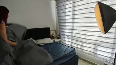 Snapshot of melanie_roux_ chatting on May 28, 2026, 12:24 pm Melanie roux online show from May 28, 2026, 12:24 pm