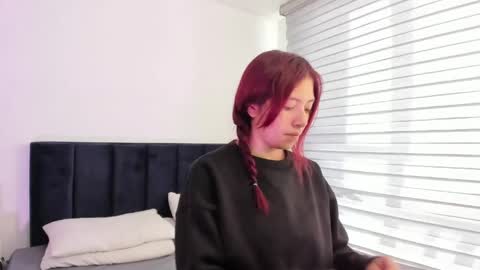 Snapshot of melanie_roux_ chatting on June 2, 2026, 12:29 pm Melanie roux online show from June 2, 2026, 12:29 pm