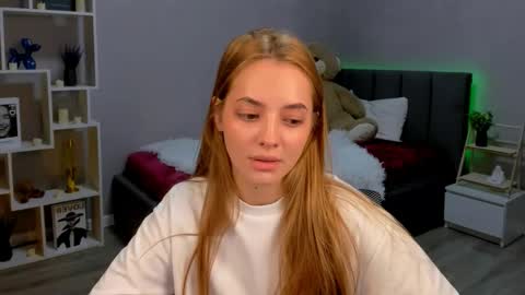 MelanieAlves online show from November 12, 2025, 6:41 pm