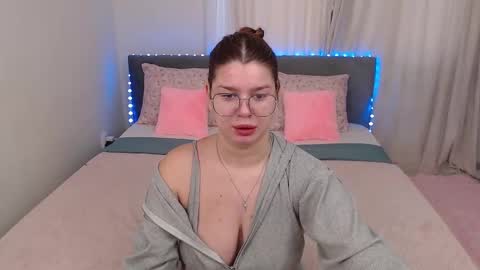 Melanie online show from November 23, 2025, 5:07 am