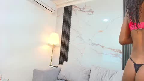 Melanie online show from November 19, 2025, 12:16 pm