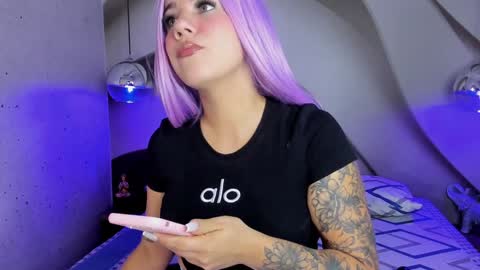 Melanie Roux online show from January 22, 2025, 11:56 am