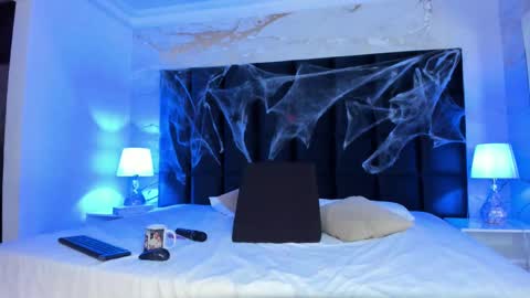 Melanie Roux online show from October 7, 2025, 8:06 pm