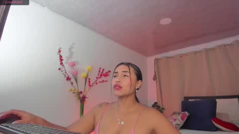 melaniie_roussel online show from February 18, 2025, 12:37 am