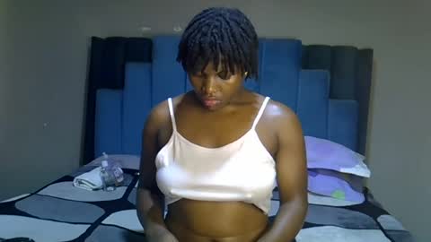 Snapshot of melanin_moon chatting on June 16, 2026, 10:07 am Moon online show from June 16, 2026, 10:07 am