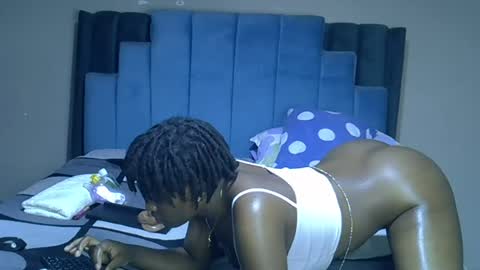 Snapshot of melanin_moon chatting on June 26, 2026, 11:31 pm Moon online show from June 26, 2026, 11:31 pm