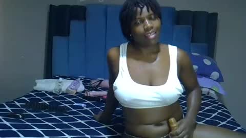 Snapshot of melanin_moon chatting on July 8, 2026, 11:37 am Moon online show from July 8, 2026, 11:37 am