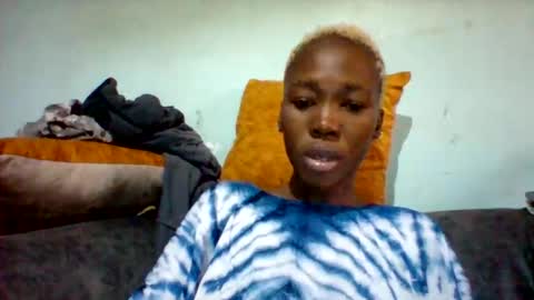 melaninndriping online show from October 31, 2025, 8:04 am