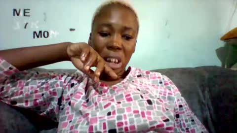 melaninndriping online show from November 1, 2025, 9:33 am