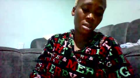 melaninndriping online show from November 4, 2025, 8:41 pm