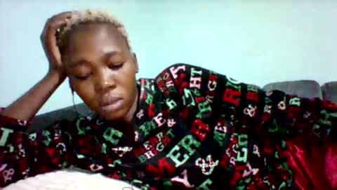 melaninndriping online show from November 9, 2025, 7:39 am