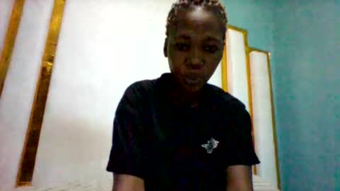 melaninndriping online show from December 1, 2025, 4:28 am