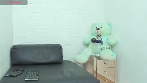 melannie roses online show from April 3, 2026, 7:56 pm