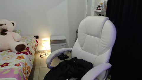 Melannie online show from March 11, 2025, 2:54 am