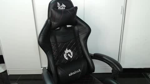 Melannie online show from April 23, 2026, 4:35 am