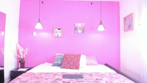 Melannie Ross online show from April 19, 2026, 12:04 pm