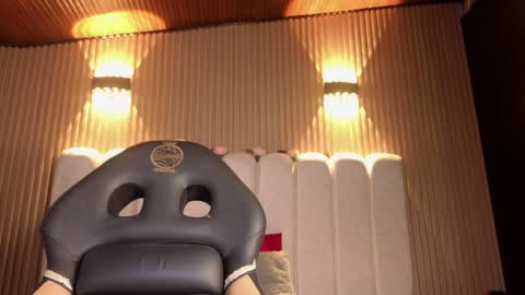 melanny_petite online show from April 6, 2026, 1:01 pm