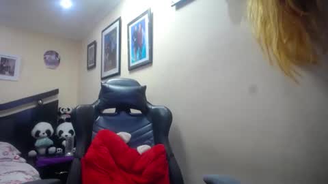 melany online show from February 3, 2025, 4:46 am