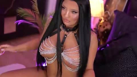 Snapshot of melanyass chatting on June 19, 2026, 5:01 am Mellanya online show from June 19, 2026, 5:01 am
