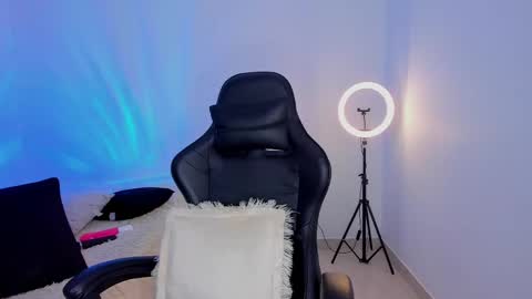 melanyrouse1 online show from April 21, 2026, 1:42 am