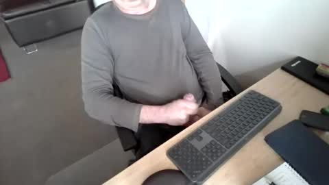 melbguy_075 online show from October 31, 2025, 5:08 am