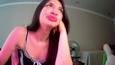 Snapshot of melena_caramel chatting on May 19, 2026, 3:24 am melena_caramel online show from May 19, 2026, 3:24 am