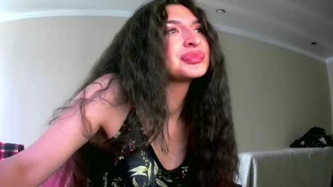 Snapshot of melena_caramel chatting on May 20, 2026, 4:07 am melena_caramel online show from May 20, 2026, 4:07 am