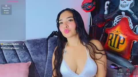    Independent model online show from October 23, 2025, 4:56 am