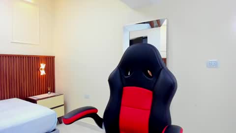 M E L I N A  online show from February 17, 2025, 7:31 pm