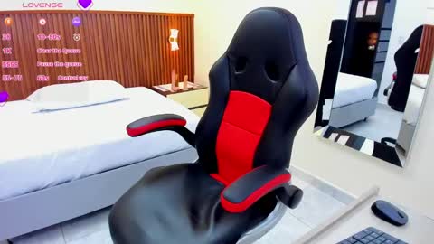 M E L I N A  online show from March 11, 2025, 7:47 pm