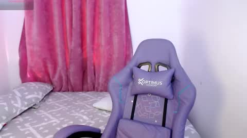 melinna706702 online show from September 17, 2025, 7:15 pm