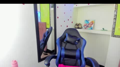 Snapshot of melisa_14 chatting on June 17, 2026, 11:34 am Melisa online show from June 17, 2026, 11:34 am