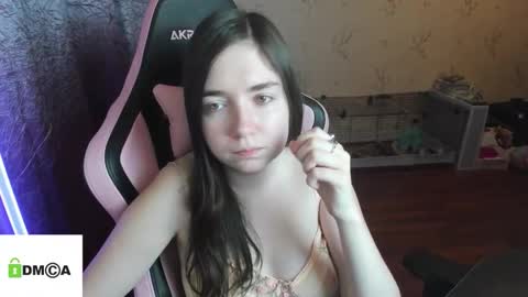 melisanilson online show from December 3, 2025, 10:19 pm