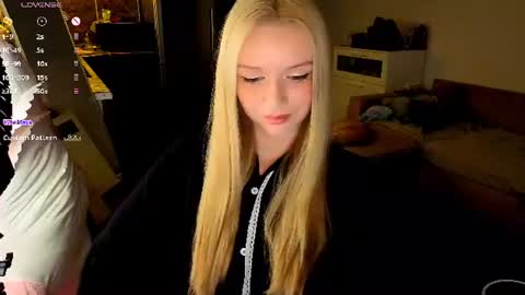 Snapshot of meliss_ss chatting on July 28, 2026, 7:39 pm Mel or Lissa 3 Welcome here online show from July 28, 2026, 7:39 pm