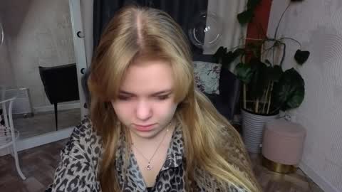 Sophia online show from February 19, 2026, 4:41 am