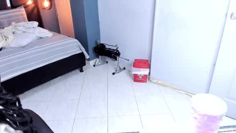 melissa_23_ online show from November 3, 2025, 11:55 am