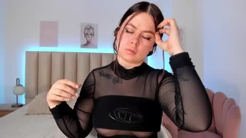 melissa_es online show from November 8, 2025, 12:05 pm