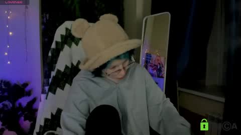 Snapshot of melissa_wells chatting on May 8, 2026, 10:04 pm Melissa online show from May 8, 2026, 10:04 pm
