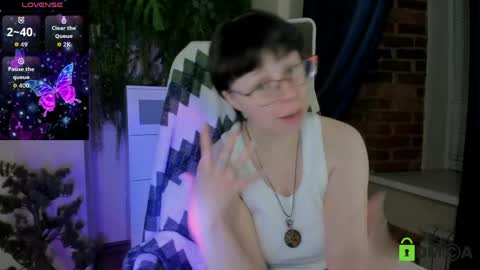 Snapshot of melissa_wells chatting on June 4, 2026, 10:16 pm Melissa online show from June 4, 2026, 10:16 pm