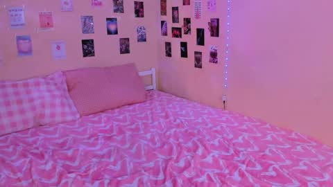 Mia online show from March 8, 2026, 3:21 am