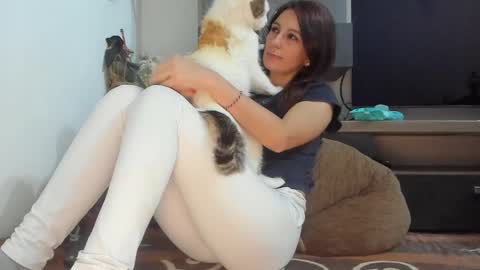 Snapshot of mellbell_ chatting on February 21, 2025, 11:32 pm MellyMell online show from February 21, 2025, 11:32 pm