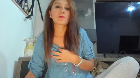 Snapshot of mellbell_ chatting on September 12, 2025, 6:41 pm MellyMell online show from September 12, 2025, 6:41 pm