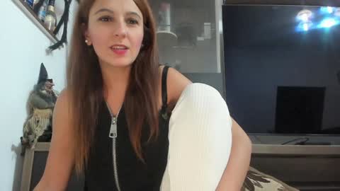 Snapshot of mellbell_ chatting on October 15, 2025, 6:52 pm MellyMell online show from October 15, 2025, 6:52 pm