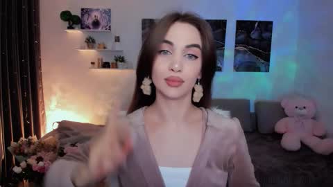 Tessa online show from December 16, 2025, 9:53 pm