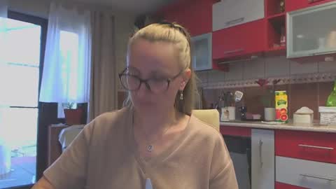 Melly online show from March 7, 2025, 8:02 am