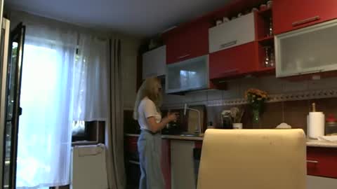 Melly online show from September 9, 2025, 7:08 am