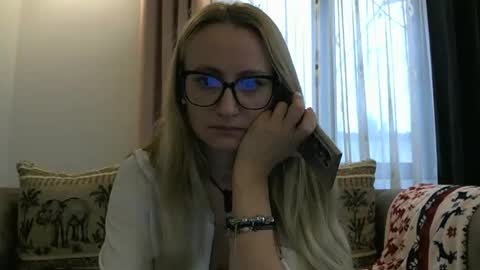 Melly online show from November 13, 2025, 7:18 am