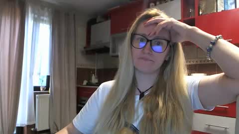 Snapshot of melly_rosey chatting on May 5, 2026, 5:15 am Melly online show from May 5, 2026, 5:15 am