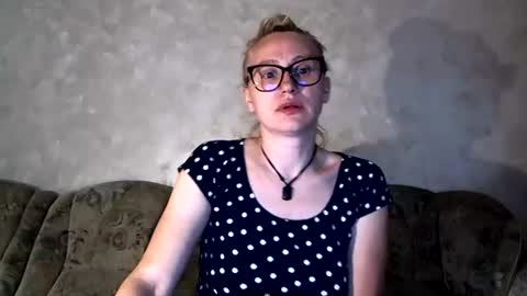 Snapshot of melly_rosey chatting on June 14, 2026, 1:35 pm Melly online show from June 14, 2026, 1:35 pm