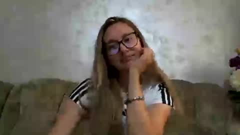 Snapshot of melly_rosey chatting on July 25, 2026, 7:50 am Melly online show from July 25, 2026, 7:50 am
